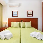 Διαμέρισμα Host Wise - Bright Cozy Flats W Terrace & Pool *