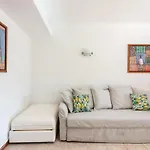 Host Wise - Bright Cozy Flats W Terrace & Pool