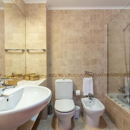 Host Wise - Bright Cozy Flats W Terrace & Pool Quarteira