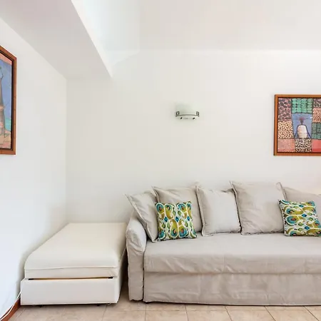 Host Wise - Bright Cozy Flats W Terrace & Pool