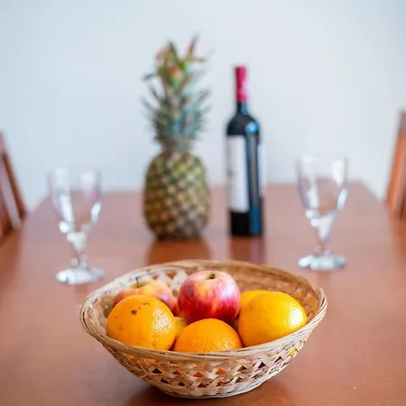 Host Wise - Bright Cozy Flats W Terrace & Pool