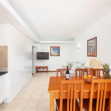 Host Wise - Bright Cozy Flats W Terrace & Pool *