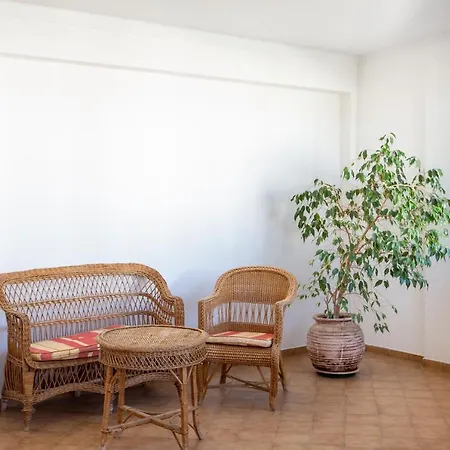 Διαμέρισμα Host Wise - Bright Cozy Flats W Terrace & Pool