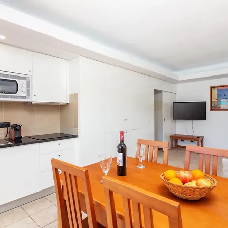 Διαμέρισμα Host Wise - Bright Cozy Flats W Terrace & Pool