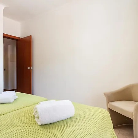 Host Wise - Bright Cozy Flats W Terrace & Pool *