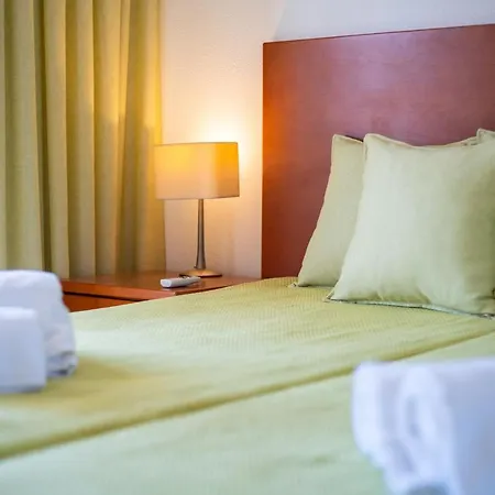 Host Wise - Bright Cozy Flats W Terrace & Pool Quarteira