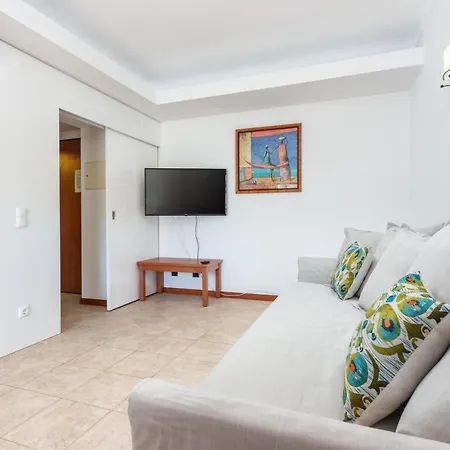 Host Wise - Bright Cozy Flats W Terrace & Pool * クアルテイラ