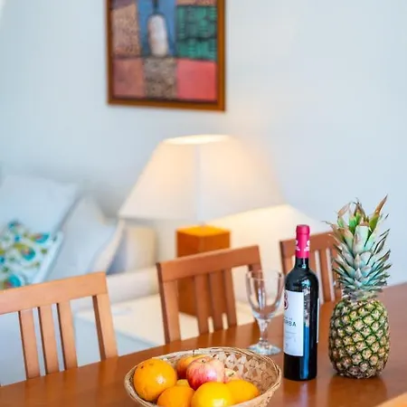 Host Wise - Bright Cozy Flats W Terrace & Pool アパート