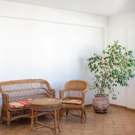 Apartment Host Wise - Bright Cozy Flats W Terrace & Pool