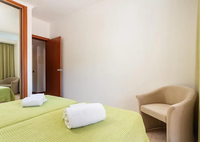 Host Wise - Bright Cozy Flats W Terrace & Pool *
