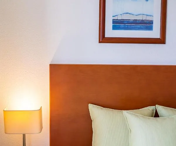 Host Wise - Bright Cozy Flats W Terrace & Pool