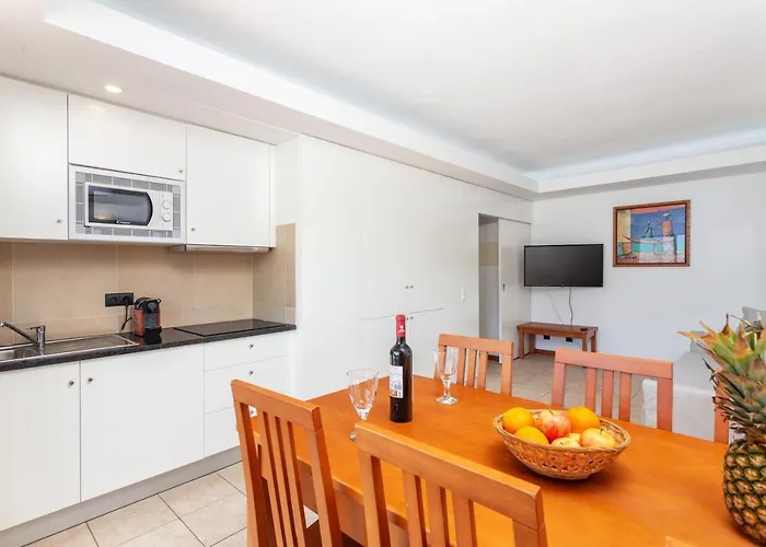 Appartement Host Wise - Bright Cozy Flats W Terrace & Pool