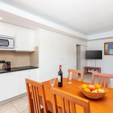 Apartament Host Wise - Bright Cozy Flats W Terrace & Pool