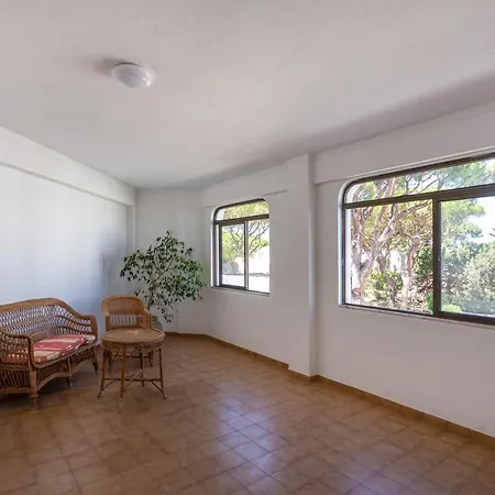 Host Wise - Bright Cozy Flats W Terrace & Pool *